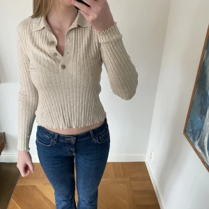 Topp - Säljer denna sköna långärmade topp från Cubus. Använd fåtal gånger, bra skick. 💕