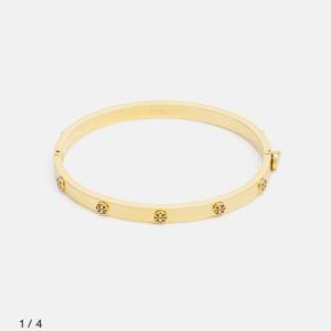 Säljer detta super fina tory burch armband i nyskick, nypris runt 2000kr 