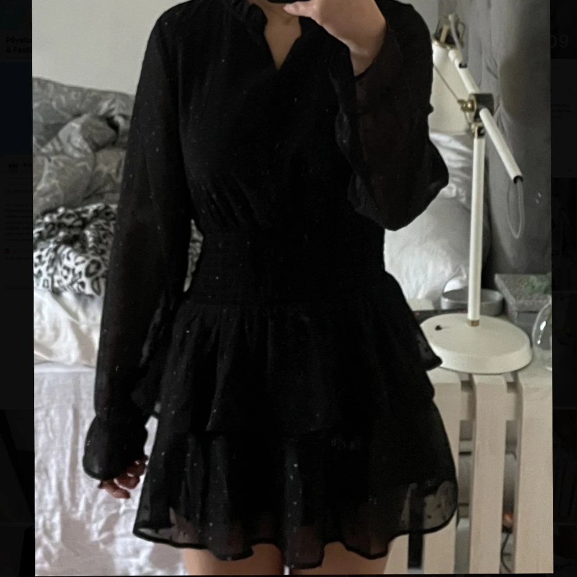 Svart glittrig klänning  - 1