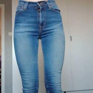 Nudie jeans som är i jättefint skick✨️ säljer då dem va lite för små för mig💓