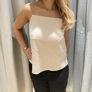 Silkes Linne - Säljer nu mitt söta silkes linne. Det är rosa/vitt aktigt. Säljer för att det inte kommer till användning längre. Köparen står för frakten! ⭐️