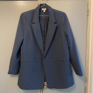 Kavaj - Oversized kavaj, använd 1-2 ggr.  Fint skick! 