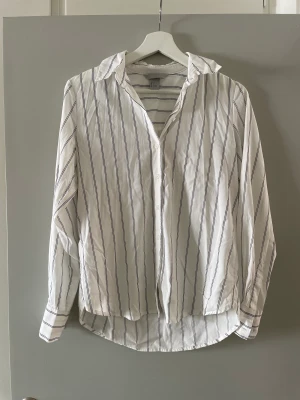 Randig skjorta - Använd fåtal gånger 