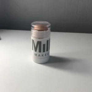 MILK MAKEUP Highlighter - Milk highlighter i färgen LIT, nästan oanvänd (testad 1 gång på handen)