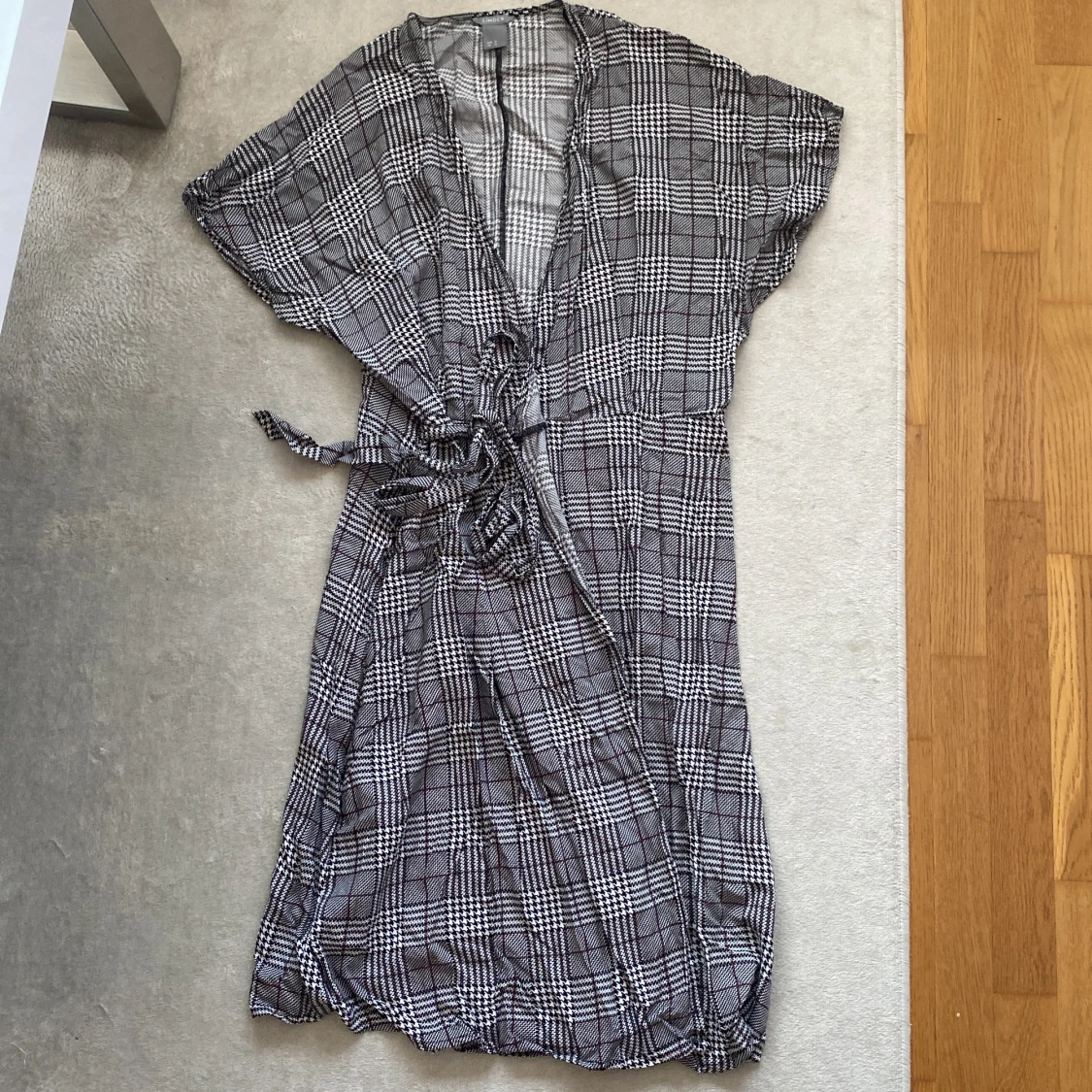 Rutig Omlottklänning