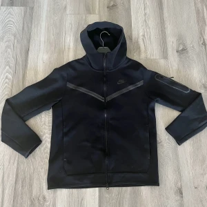 Nike Tech Fleece - Storlek: M Bra skick, använt ett par gånger endast  Köpt från Nike Store 