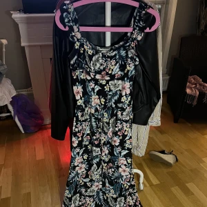 Klänning  - Blommig 