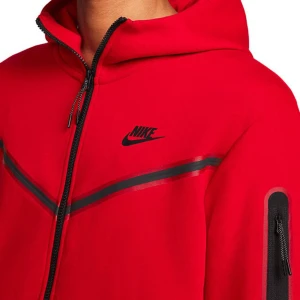 Nike tech fleece - Röd tech fleece kofta. Använd fåtal gånger och är i nyskick. Kom privat för fler bilder. 