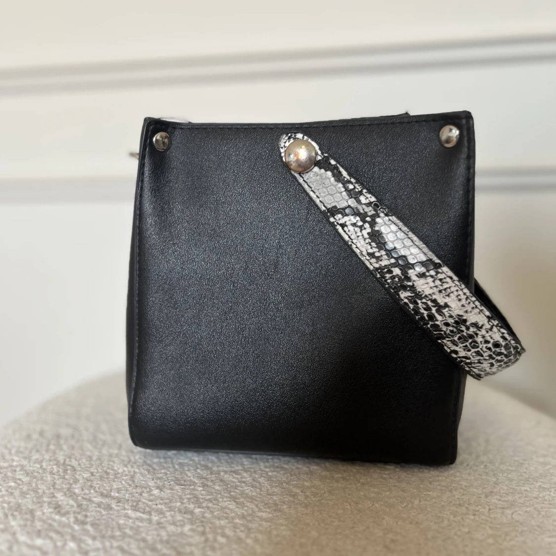 Svart väska  - 90