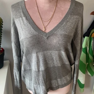 Grå tröja tun - Grå tun tröja