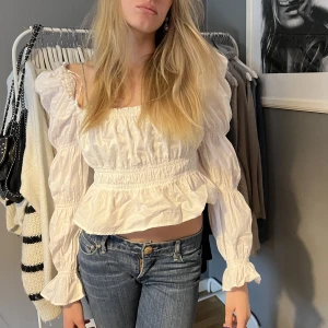 Vit blus  - Jättefin vit blus som passar till sommaren! 