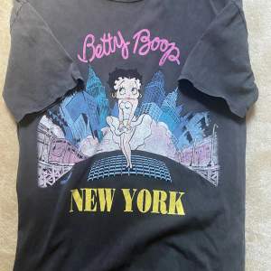 fin t-shirt med Betty boop tryck ifrån zara 💗 jättebraskick