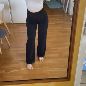 Kostymbyxor - Kostymbyxor från bikbok. Använda med defekt vid dragkedja, se bild 3