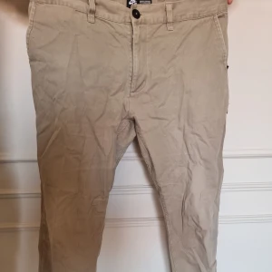 Golfbyxa Nike - Golfbyxa från Nike i chinosmaterial.