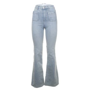 Bootcutjeans ljusblå - Jättesnygga jeans i nyskick! Innerbensmått 80 cm, midjemått 60💘