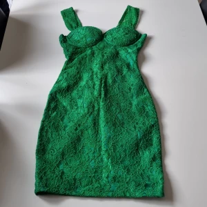 Klänning - Klänning i spets. Storlek xs