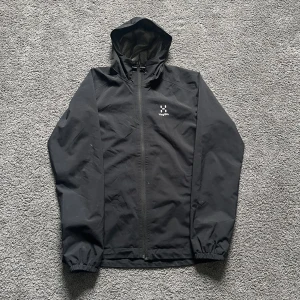 Haglöfs vindjacka - Haglöfs vindjacka i nyskick. 10/10 cond och är helt som ny. 