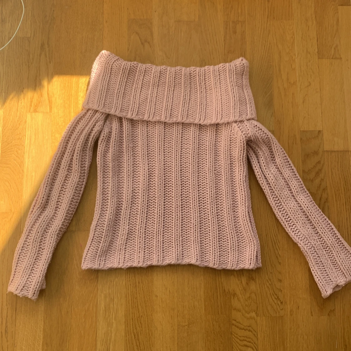 Stickad off shoulder tröja - 90