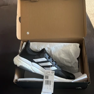 Solar boost 4 m - Helt nya boost med lappar kvar och aldrig använda. Inget kvitto tyvärr  Köparen står för frakten eller möts i Norrköping    400kr