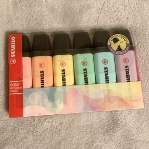 Överstryckningspennor  - Stabili boss pastel överstrykningspennor. Knappt använda och finns kvar i orginalförpackningen. 