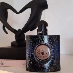 Säljer min Black opium intense parfym i 50ml från YSL. Endast testad aldrig använt. 