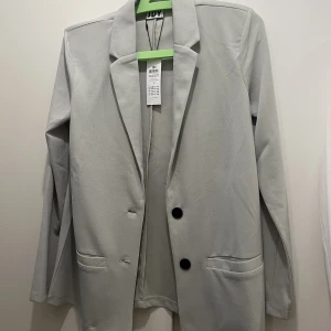 Mintgrön kavaj - Mintgrön kavaj/kofta, aldrig använd. Prislapp kvar 