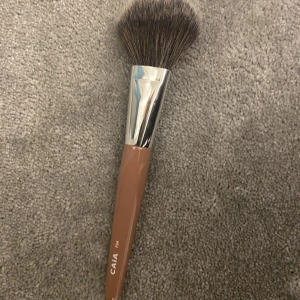 Caia borste  - Sminkborste ifrån Caia. F04. Använd några gånger, men bra skick