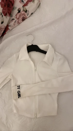 Topp - Topp med zip up. Rensar garderoben 