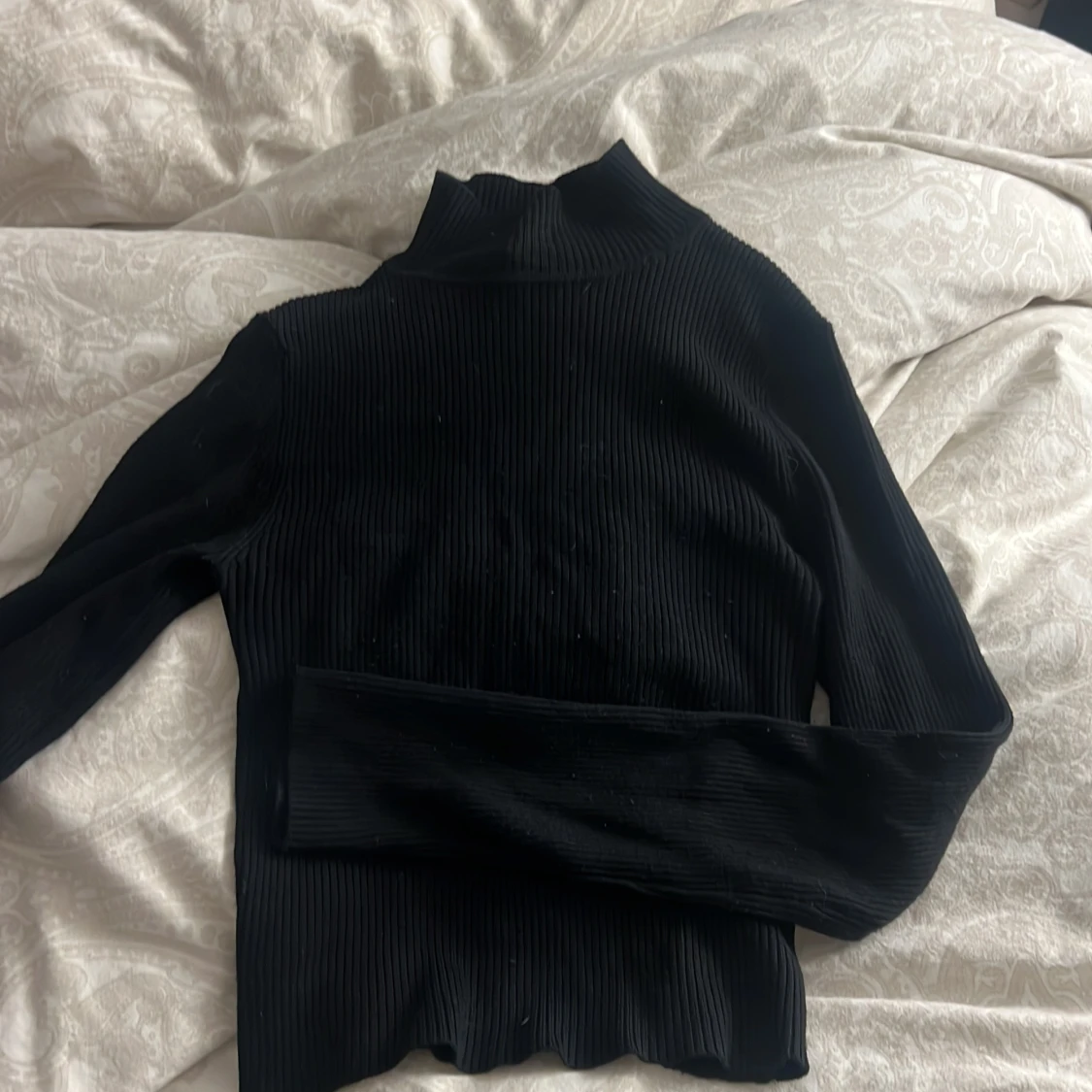 Ribbstickad polotröja