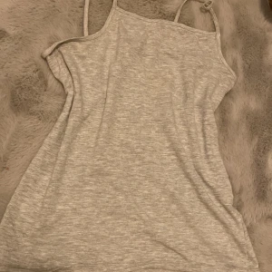 Linne -  Lite för litet linne för mig men den är jätteskön och fin 😊👍