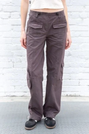 Brandy Melville cargopants - Säljer mina fina helt oanvända cargopants från Brandy Melville köpta för 400kr💓💓skriv om ni har några frågor❤️