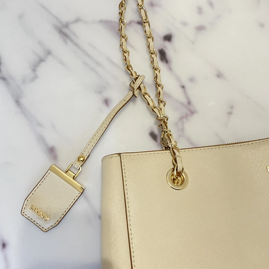 DKNY väska beige  - 91