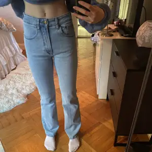 Säljer dessa jeans från Lois knappt använda :)  Jag är 1.75