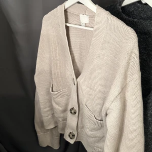 Kofta - Snygg kofta från hm som inte kommer till användning🤍 den är i storlek S