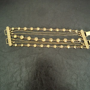 Astrid & Agnes armband  - Astrid & Agnes armband  med guld färgade stena