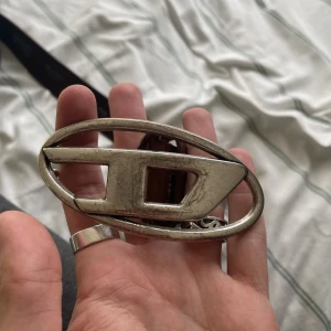 Diesel D Belt - Dåligt skick, buckle är skrapat Passar mig som har midja 31 Kan gå ned i pris