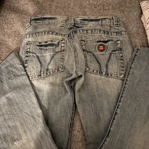 Miss Sixty jeans - Ascoola unika miss sixty jeans, säljer eftersom de inte kommer till användning. En blandning av Straight leg och bootcut. Strl 25 men sitter som en 27 skulle jag säga.