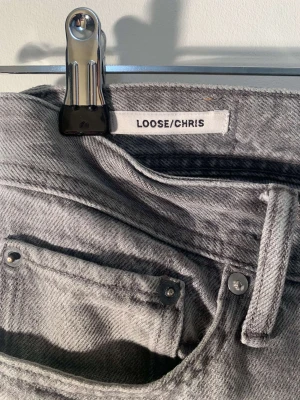 Jack Jones jeans - Säljer mina gråa Jack Jones jeans. Har använt dom få tal gånger. Storleken är 34 i längd och 32 i midjan.