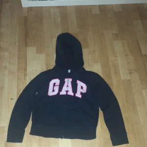 Gap tröja - Fin gap tröja från Usa. Den är i nyskick då den sällan blivit använd. 