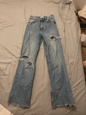 Jeans  - Håliga jenas ifrån Zara  Storlek: 34 