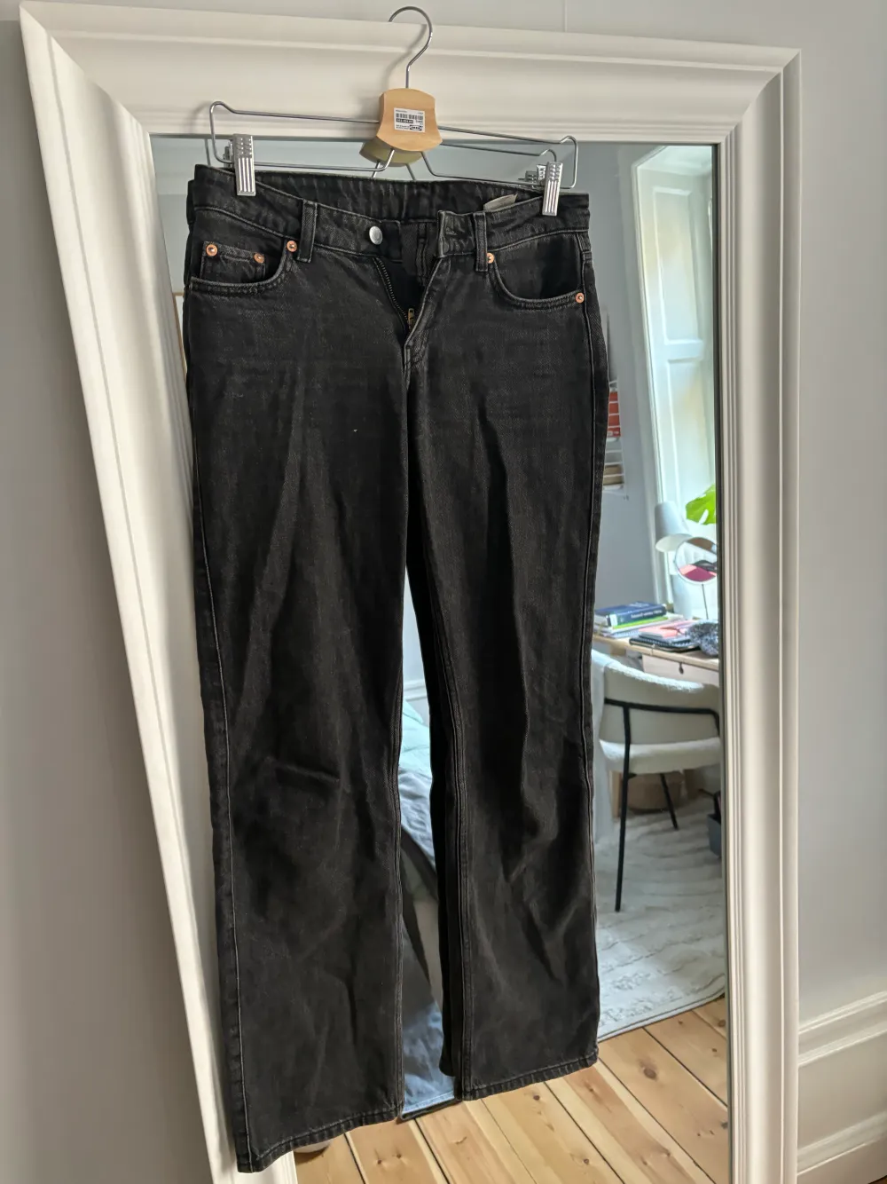 Arrow modellen från weekday i storlek 24/32💓 passar inte mig längre och därav har jag inga bilder med dem på🤗 nästan helt i nyskick. Jeans & Byxor.