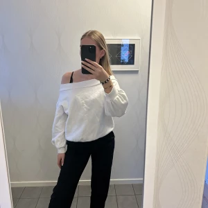 Off shoulder tröja  - Tröja från H&M, kommer ej till användning längre!!😇