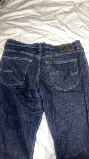 Lee  - Använd lite grann annars perfekta