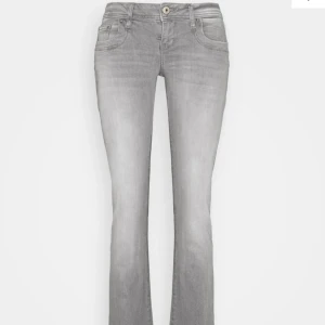 Ltb jeans  - Säljer nu dessa super fina grå jeansen från ltb, säljer då dem är lite långa samt förstora på mig, kom privat ifall ni har fler funderingar eller frågor, är många intresserade startar jag en budgivning! ❤️