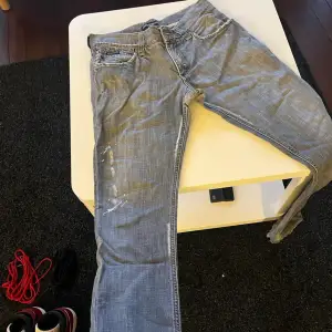 Dolce&Gabanna jeans äldre modell   900kr  Skick (7-10) små reparationer  Storlek (32-S)  Möts upp i stan alternativt fraktar   