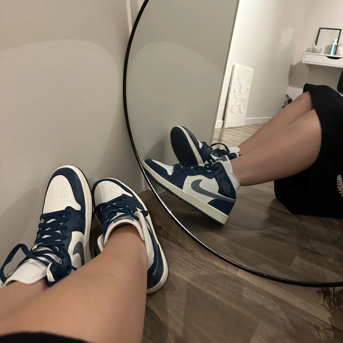 WMNS AIR JORDAN 1 MID - 26