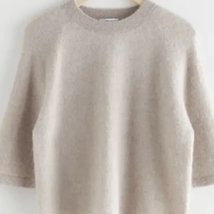 & Other Stories - Nästan helt oanvänd & other stories tröja. Orginalpris: 690 kr  