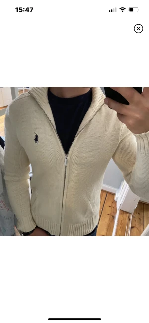 Ralph Lauren zip - Snygg vit hel zip från Ralph lauren i storlek S