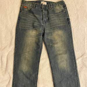 size 35, Dirty denim pants, excellent condition; Length: 103cm Wide: 44cm