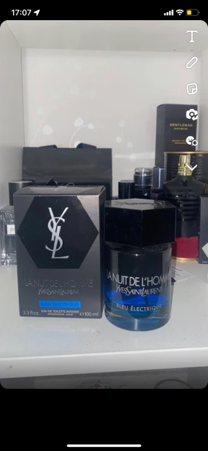 Ysl blue electriqe - Ysl parfym. Som luktar super gott perfekt för flera årstider och en daglig parfym som är lätt o bära och som ger komplimanger. 95-96 av 100 kvar. Full presentation ingår
